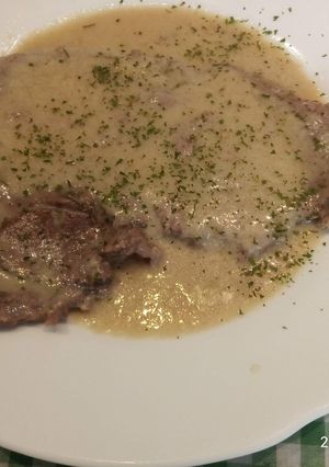 Una foto de Filetes de ternera con salsa al Roquefort – exprés