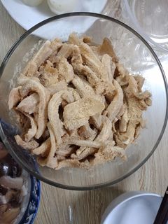 Hình của món Nem tai, thịt thủ bóp thính siêu đơn giản.