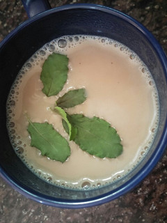 तुलसी मसाला चाय (Tulsi Masala chai recipe in hindi) रेसिपी मुख्य फोटो