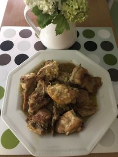 Una foto de Conejo en salsa