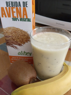 Una foto de Batido de avena, kiwi y plátano