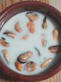 Una foto de Mejillones a la sidra con almendras