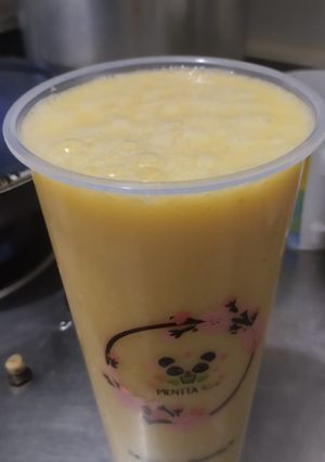 Una foto de Licuado🧃frutal🥭🍌🍎