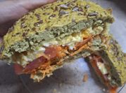 Una foto de pan de arvejas