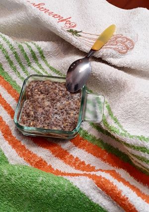 Foto principal de Falso yogur de bebida de avena con semillas y frutos deshidratados