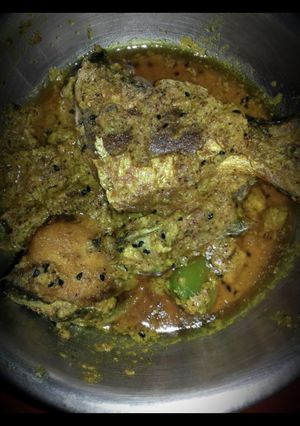 A picture of Hilsa curry with mustard (সরষে ইলিশ).
