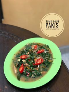 Foto resep Tumis daun pakis