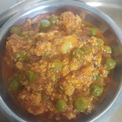 A picture of Matar paneer.