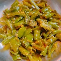 A picture of Stir fried green chillies.