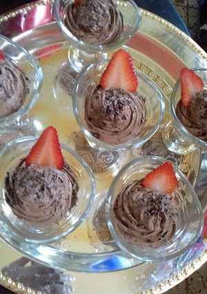 صورة لوصفة موس اوشوكولا بدون بيض بدون جيلاتين وبنة في القمة 🍫🍧
