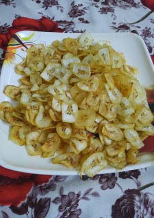 केले के चिप्स (Kele ke chips recipe in hindi) रेसिपी मुख्य फोटो