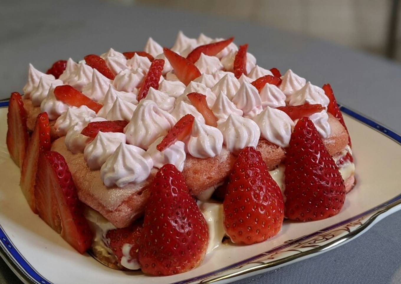 Fraisier aux biscuits roses#dessert