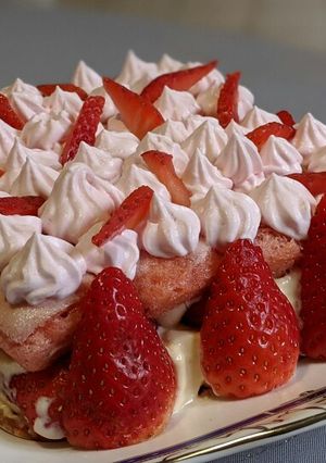 Une photo de Fraisier aux biscuits roses#dessert