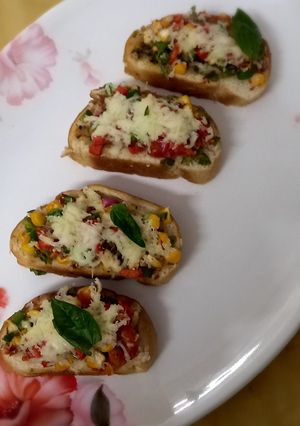 A picture of Cheese garlic bread.