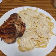 A picture of Peppered Chicken Alfredo.
