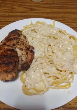 A picture of Peppered Chicken Alfredo.