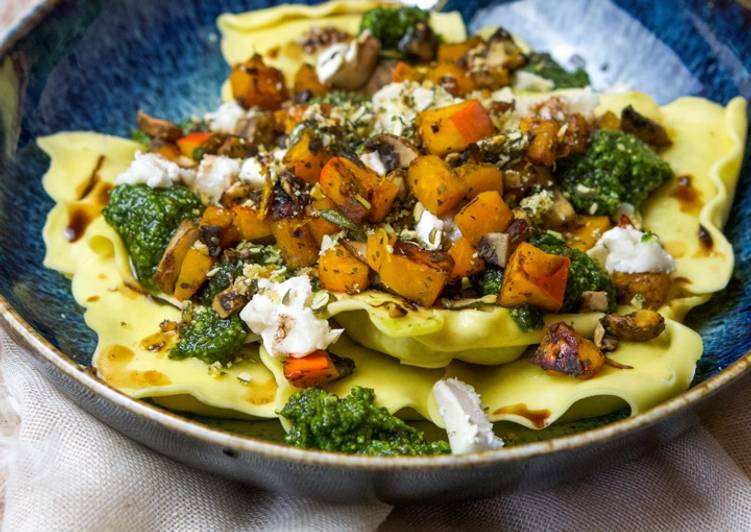 Recipe of Quick Pfifferling Tortellini mit Pesto deluxe