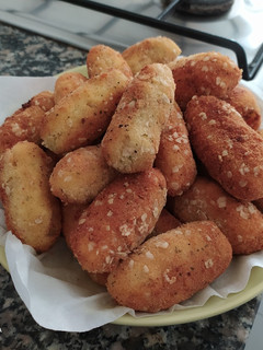 Una foto de Croquetas de papa y pollo