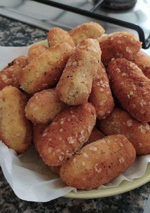 Una foto de Croquetas de papa y pollo