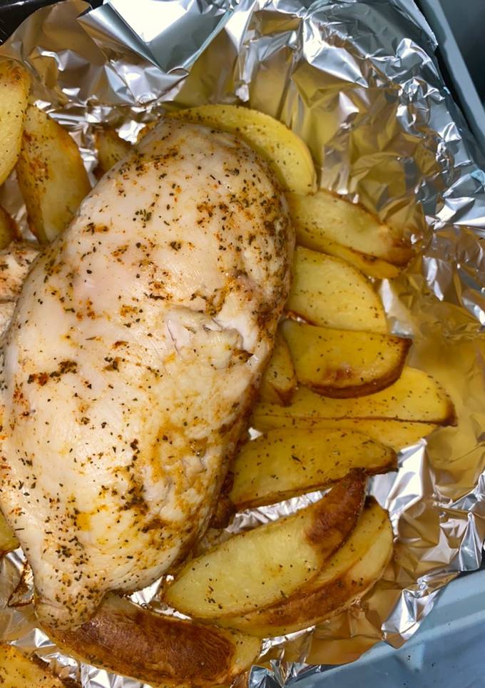 Куриная грудка в духовке с картошкой