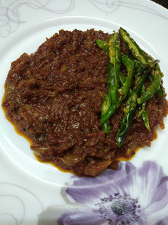 A picture of Tomato onion chutney.