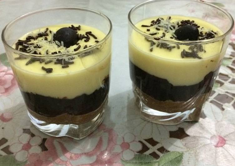 Chocolate cheese pie in jar