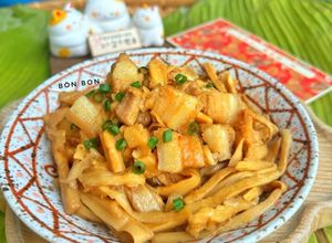 Hình của món Măng Kho Thịt Ba Chỉ.