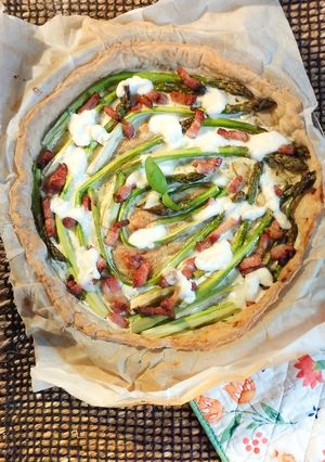 Une photo de Tarte asperges lardons au fromage ail et fines herbes