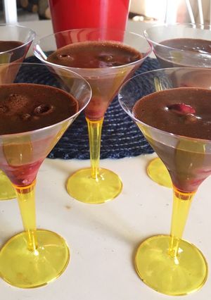 Une photo de Mousses au chocolat et framboises