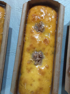 Una foto de Budín de naranja con glasé de limón