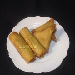 A picture of Samosa nd spring rolls.