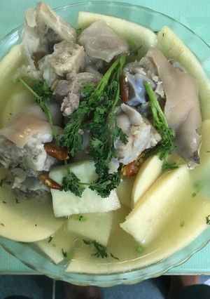 Hình của món Chân giò hầm măng.