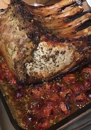 Une photo de Carré de porc mariné rôti au four & tomates cerises