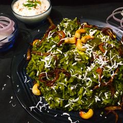 A picture of Palak paneer Biryani.