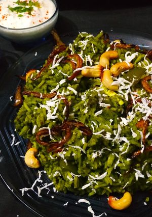 A picture of Palak paneer Biryani.