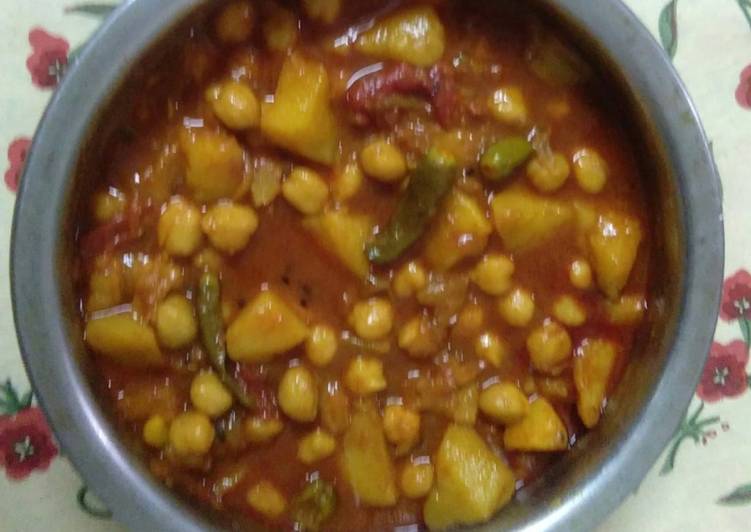 How to Prepare Homemade Aloo chole curry