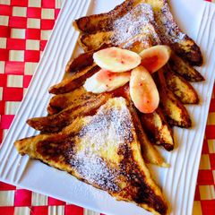 A picture of French Toast.
