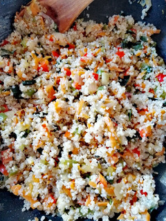 Una foto de Quinoa con vegetales