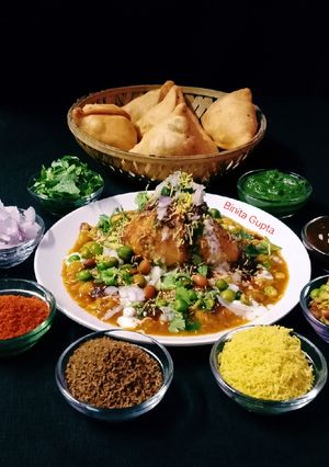 सिंघाड़ा (समोसा) चाट रेसिपी मुख्य फोटो