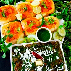 A picture of Green Pav Bhaji - Hariyali Pav Bhaji - Authentic Healthy Hariyali Pav Bhaji.