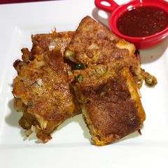 A picture of Bread Omelette 😋🍽️.