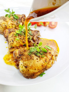 Una foto de Contramuslos de pollo horneados con especias