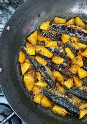 Hình của món Cá nục kho thơm.