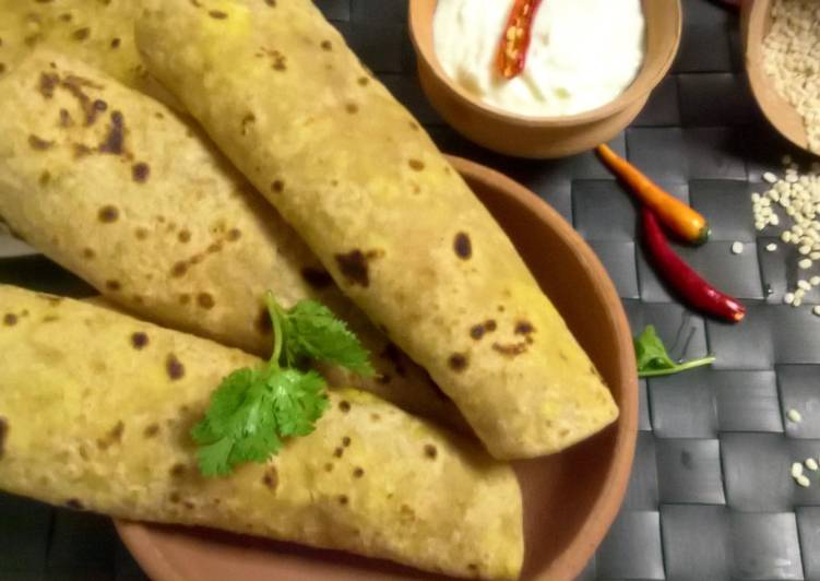 Recipe of Speedy Stuffed Urad Daal Parathas