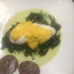 A picture of Eggs Florentine (luncheon dish).