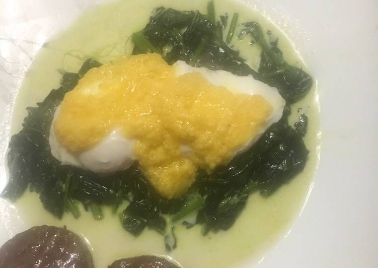Steps to Make Quick Eggs Florentine (luncheon dish)