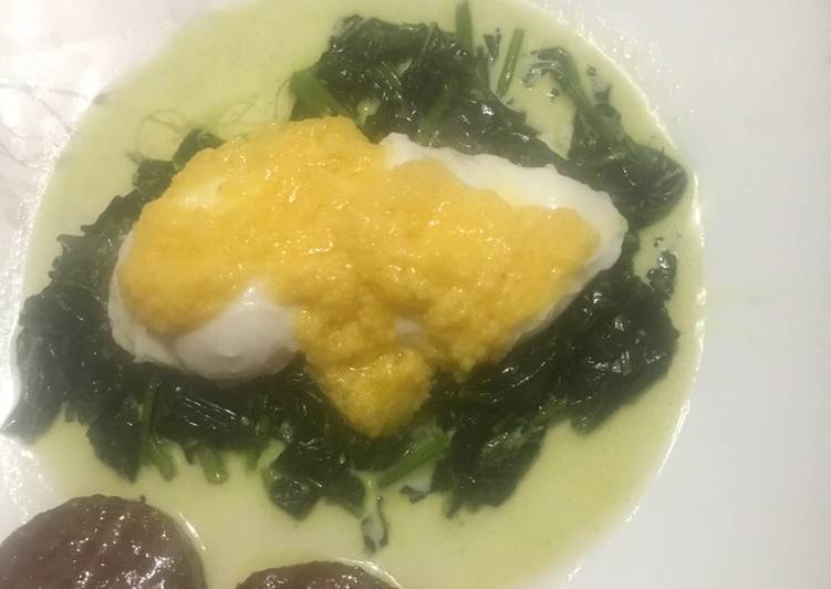 Eggs Florentine (luncheon dish)