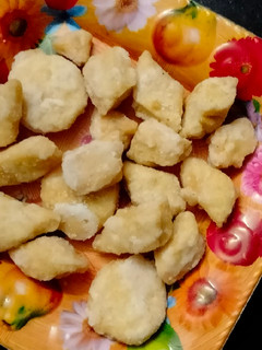 मीठे शक्करपारे (Meethe shakkarpare recipe in hindi) रेसिपी मुख्य फोटो