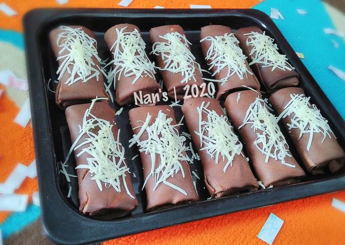 Dadar Gulung Isi Pisang Cokelat