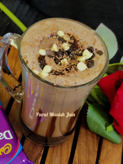 चॉकलेट मिल्क शेक (chocolate milk shake recipe in Hindi) रेसिपी मुख्य फोटो